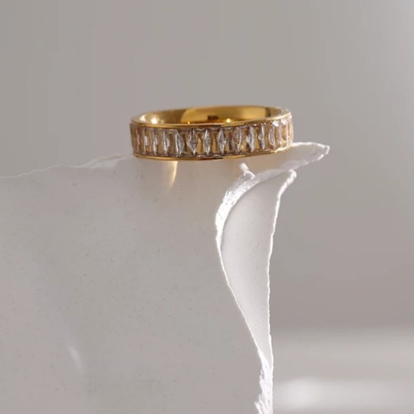 ⭐️Gold Plated Crystal ring - Picture 5 of 6